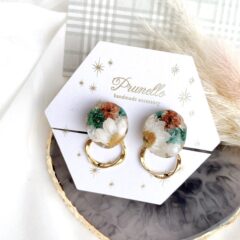 花かんざし×かすみ草　-蝶バネイヤリング-